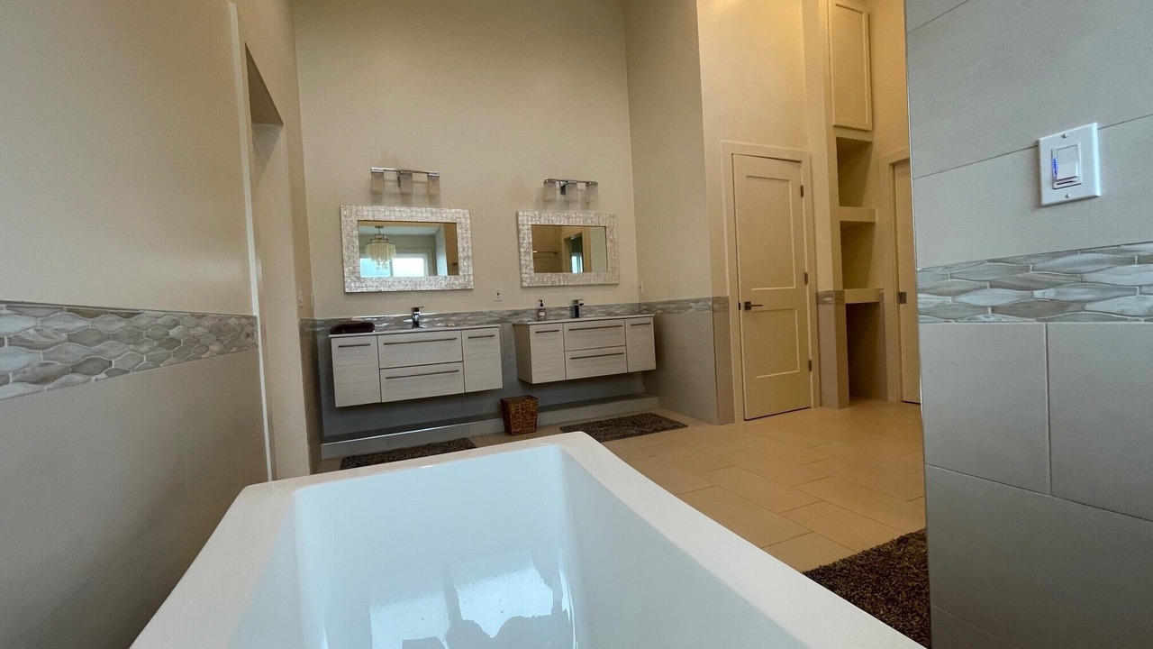 Photo of Bathroom in Mokuleia