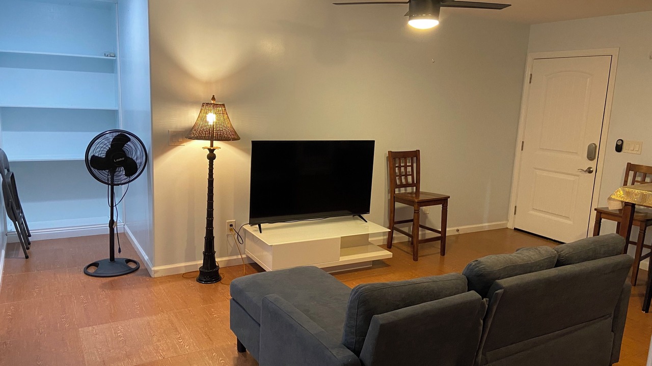 Photo of Livingroom in Kalihi - Palama