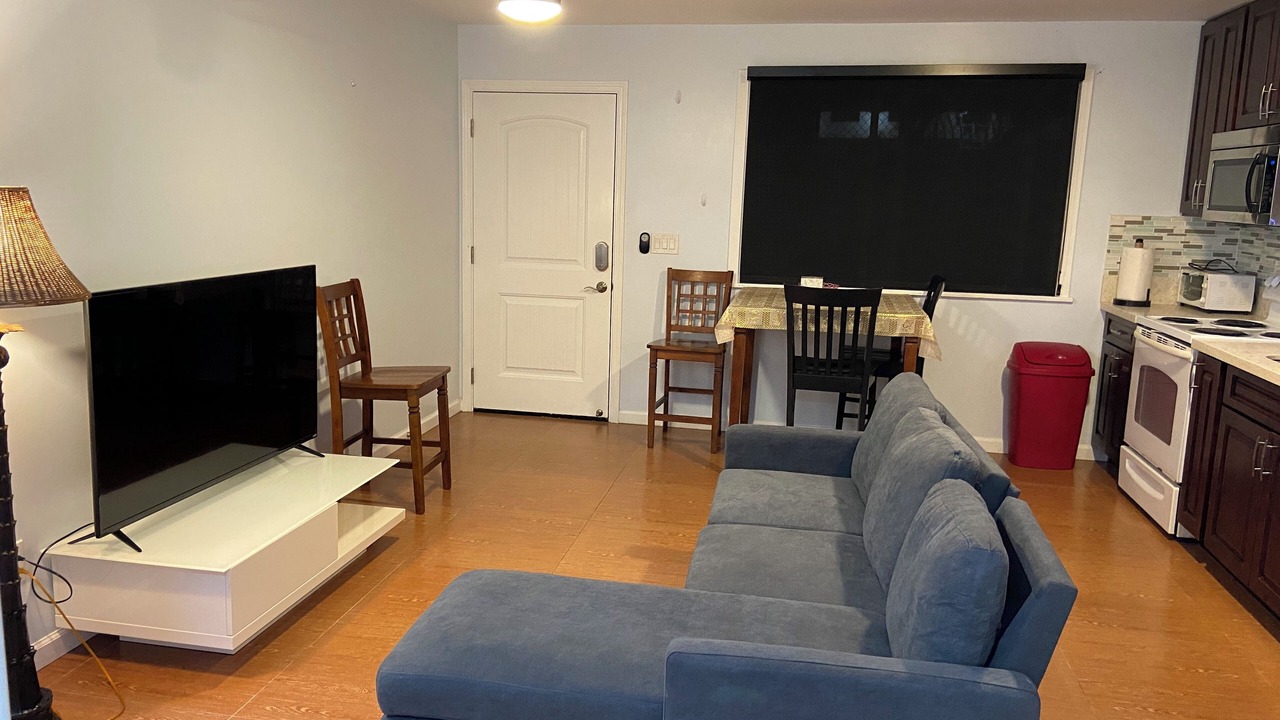 Photo of Livingroom in Kalihi - Palama