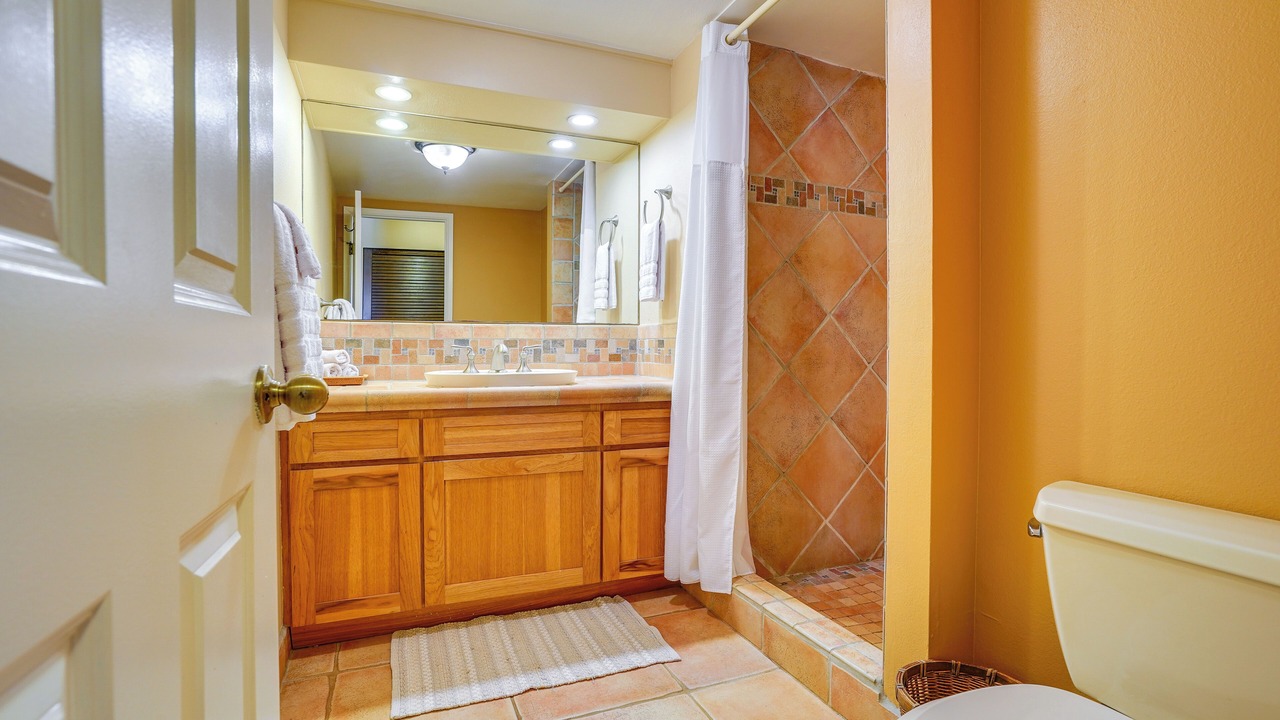 Photo of Bathroom in Maunaloa