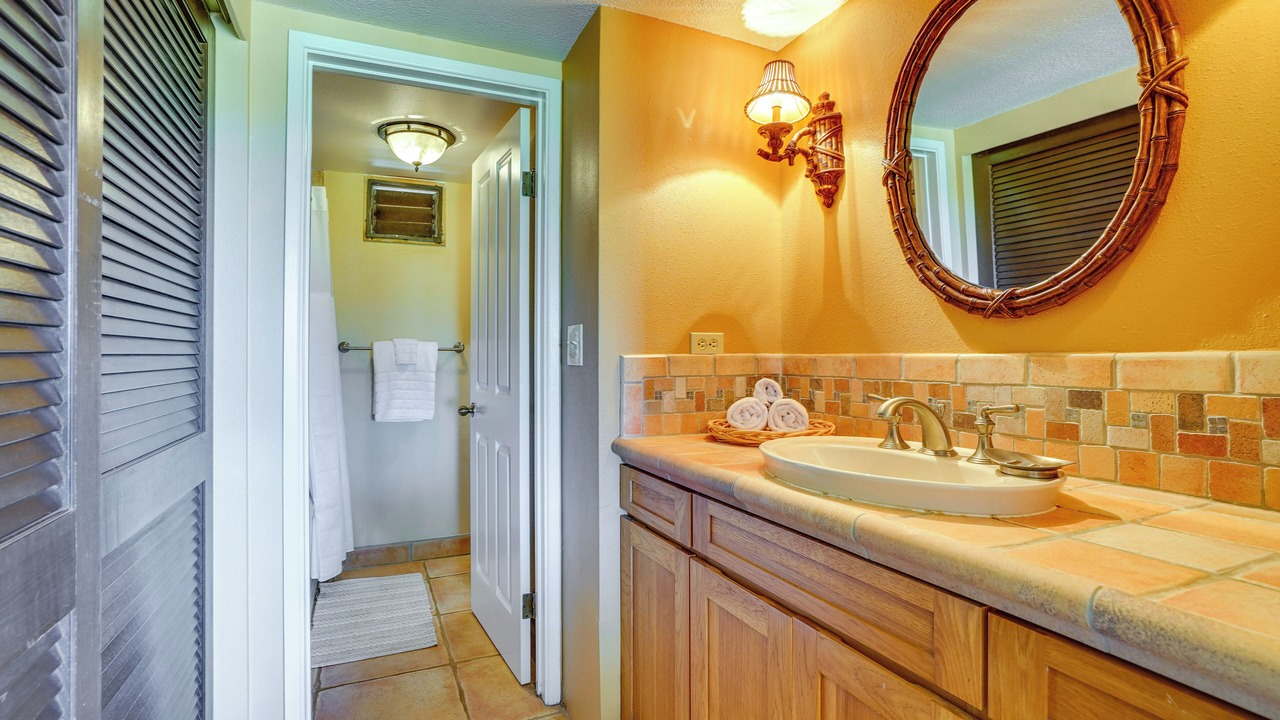 Photo of Bathroom in Maunaloa