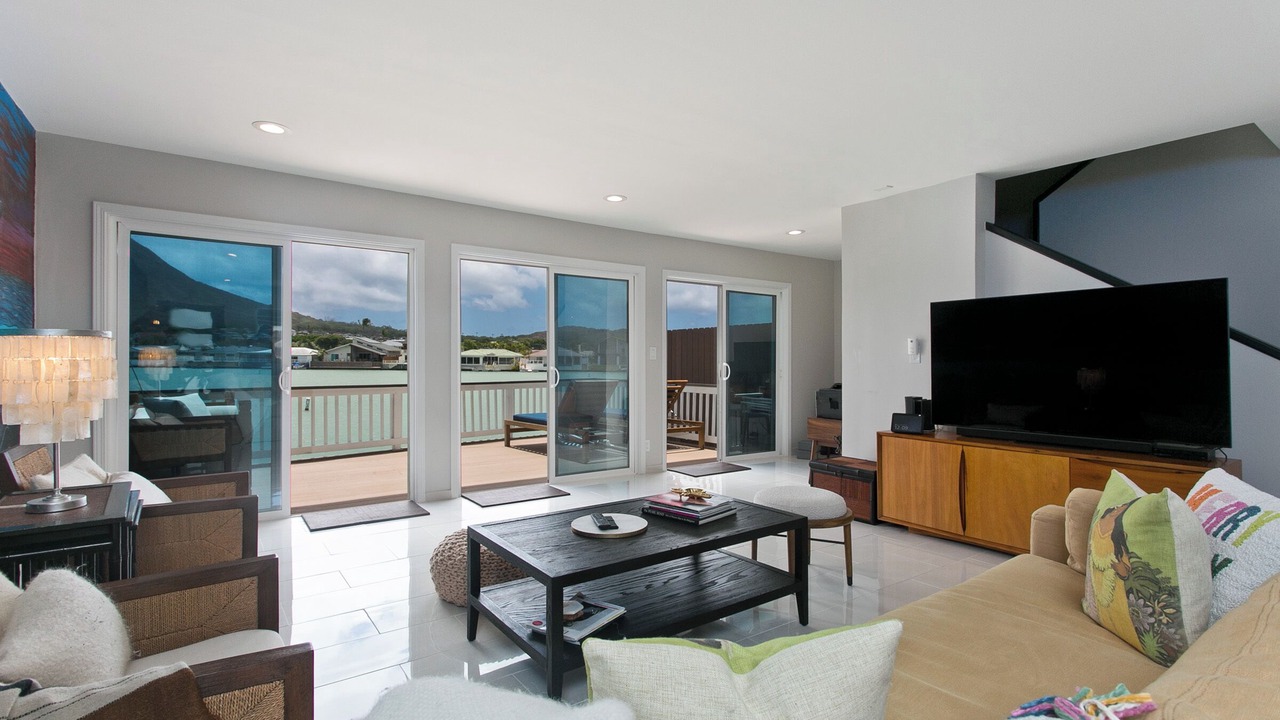 Photo of Livingroom in Portlock
