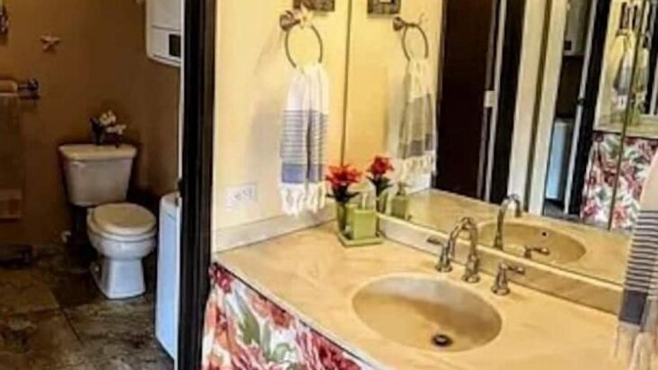 Photo of Bathroom in Maunaloa