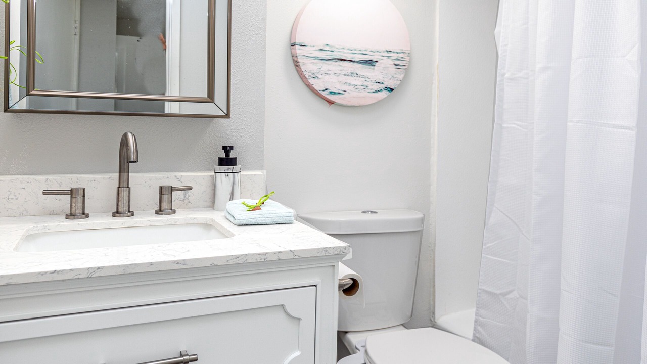 Photo of Bathroom in Kaka'ako