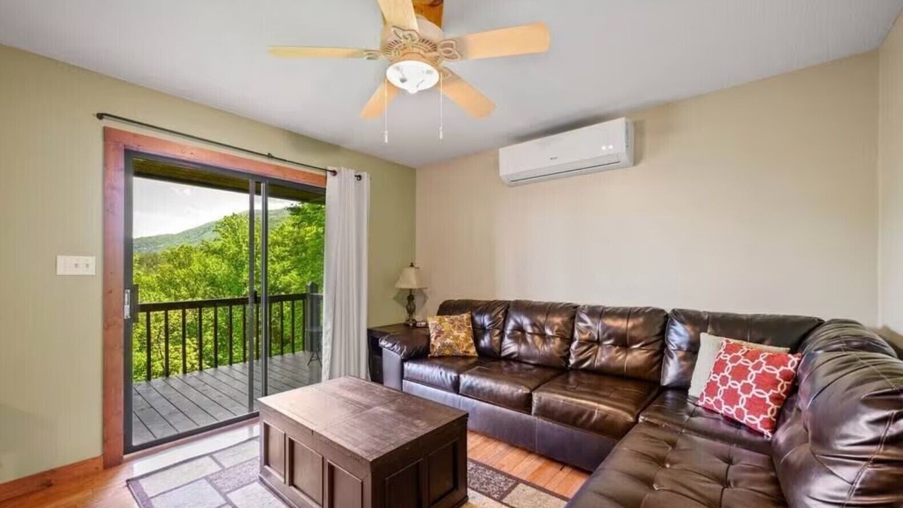 Photo of Livingroom in Wears Valley