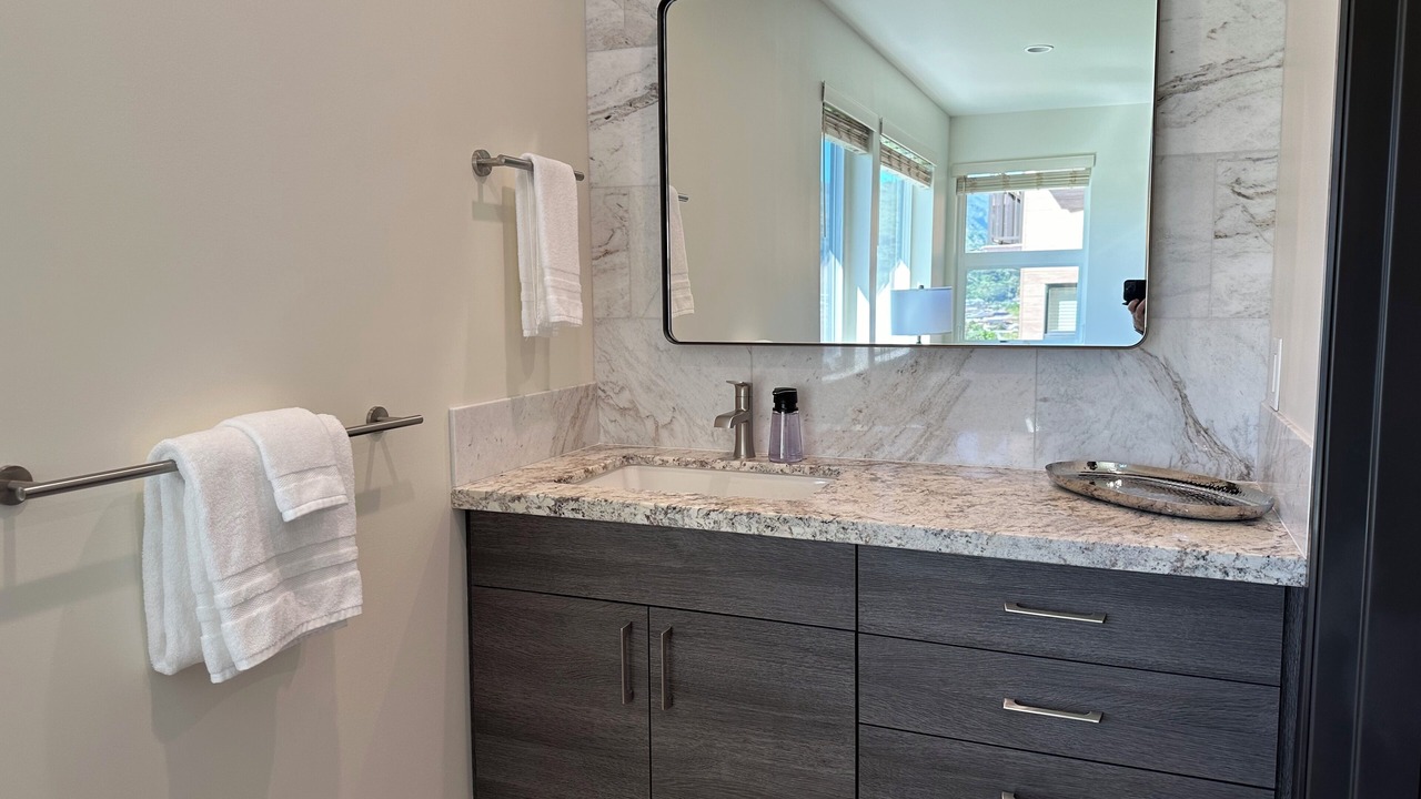 Photo of Bathroom in Moanalua