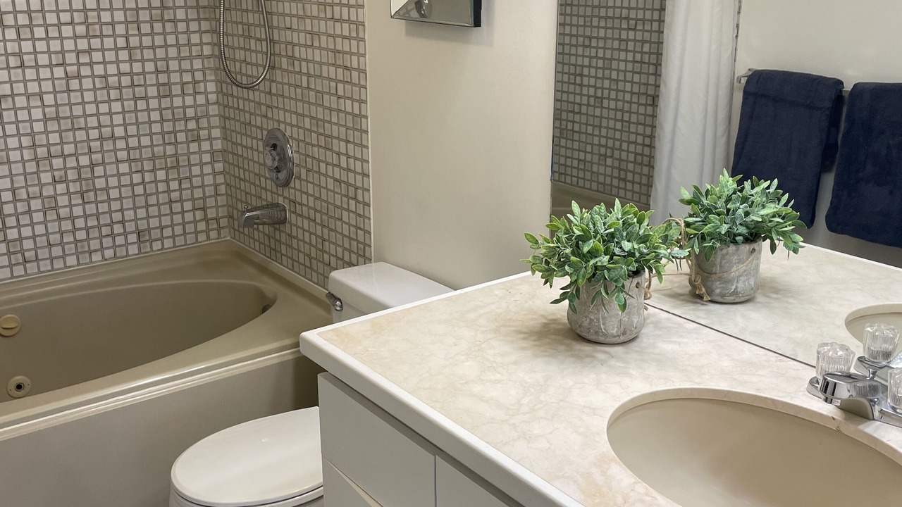 Photo of Bathroom in Downtown Honolulu