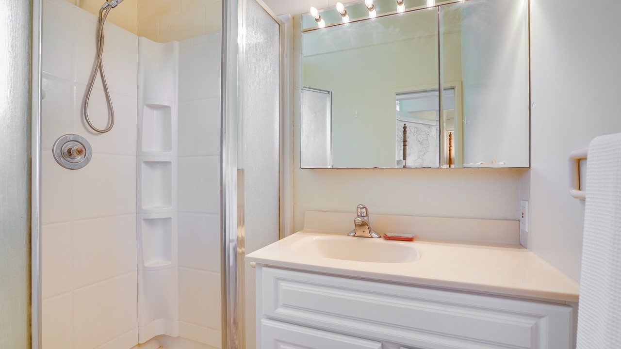 Photo of Bathroom in Diamond Head - Kapahulu - St. Louis