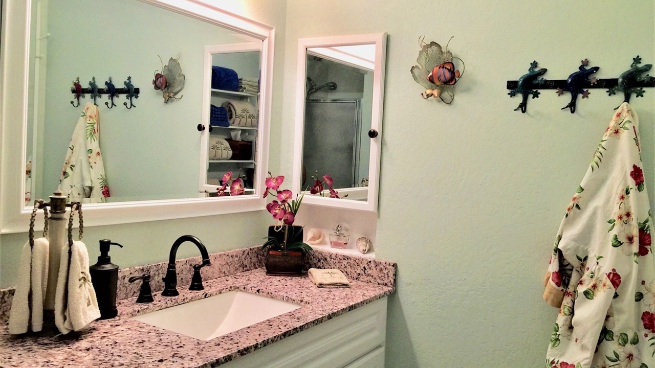 Photo of Bathroom in Punaluu