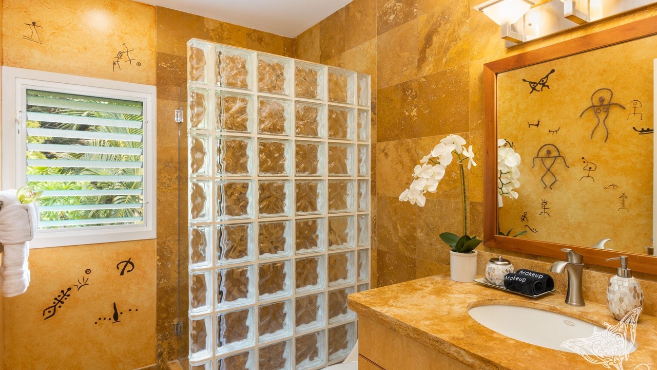 Photo of Bathroom in Keauhou