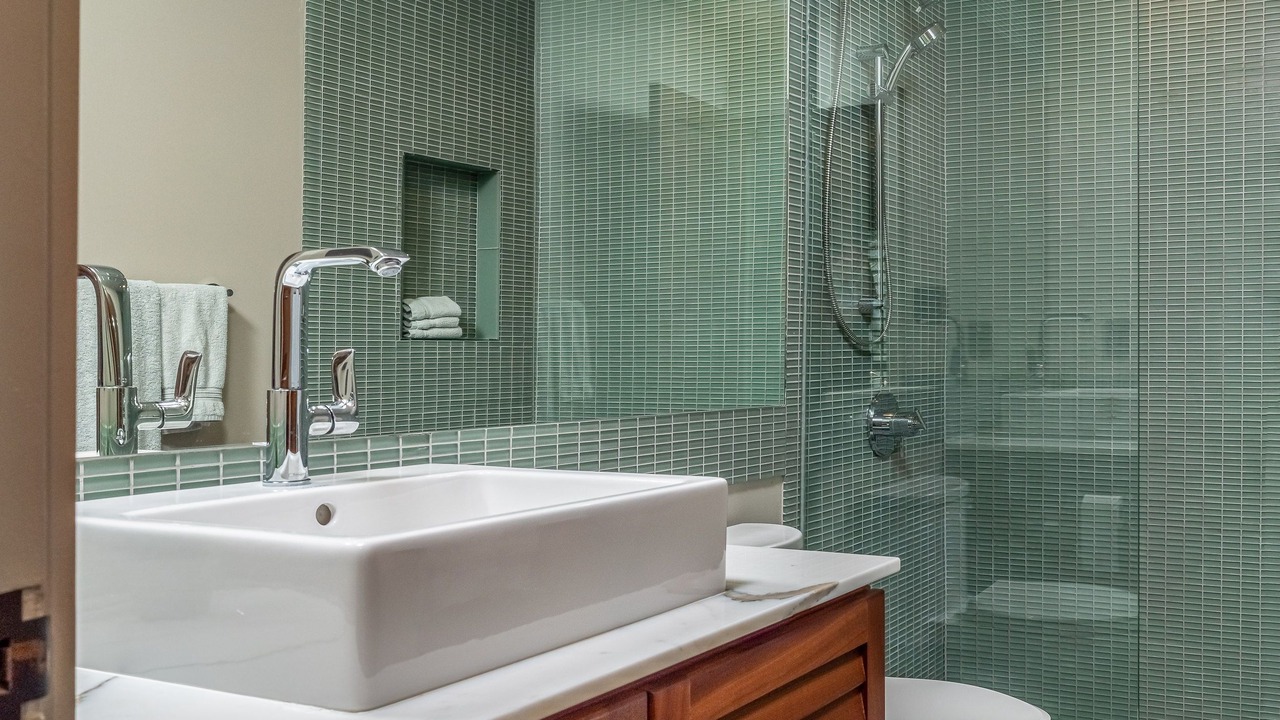 Photo of Bathroom in Eastern Honolulu