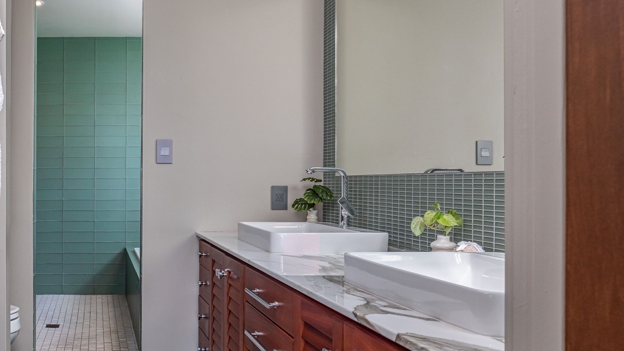 Photo of Bathroom in Eastern Honolulu