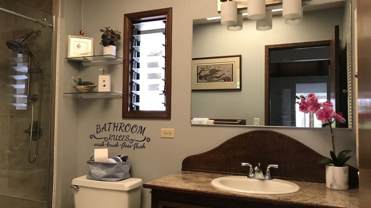 Photo of Bathroom in Punaluu