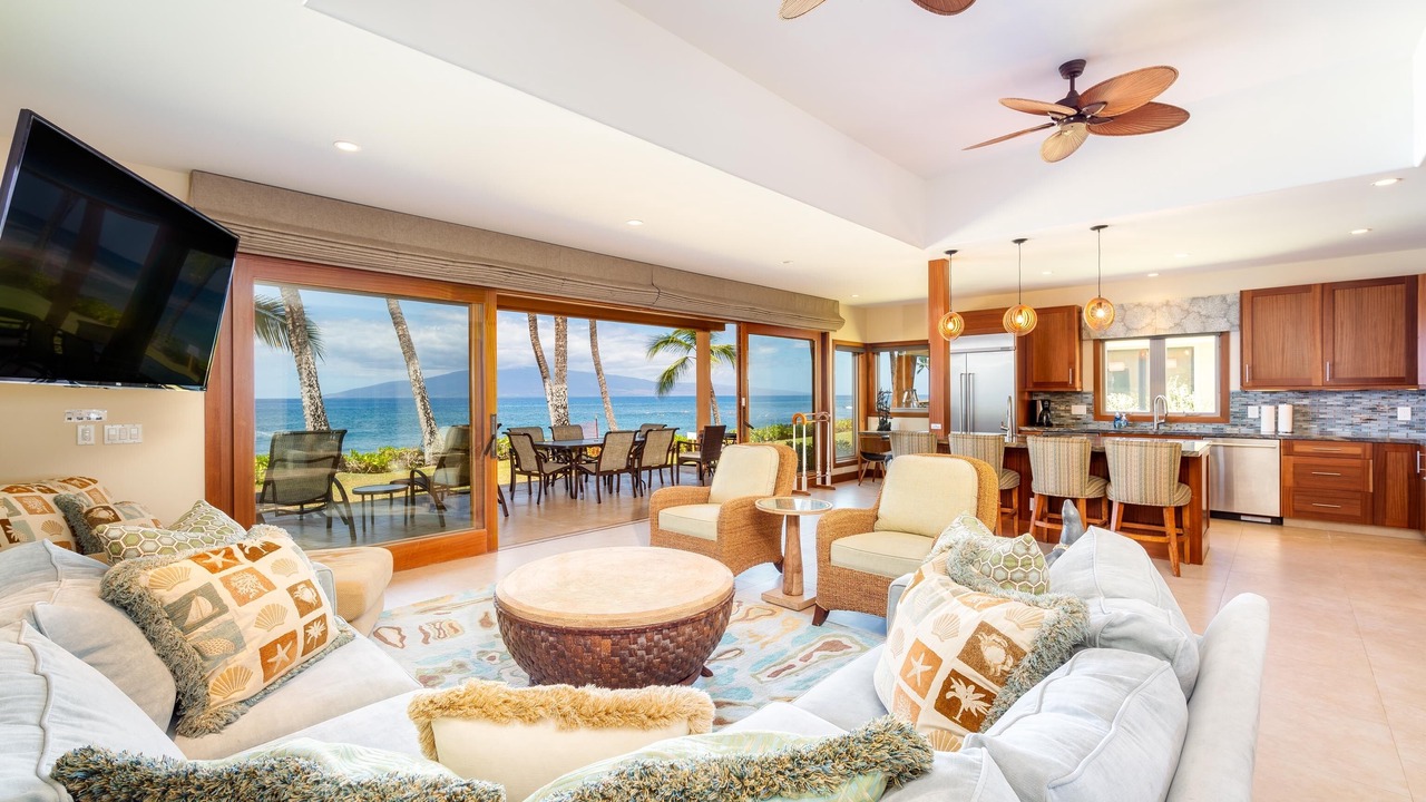 Photo of Livingroom in Downtown Lahaina