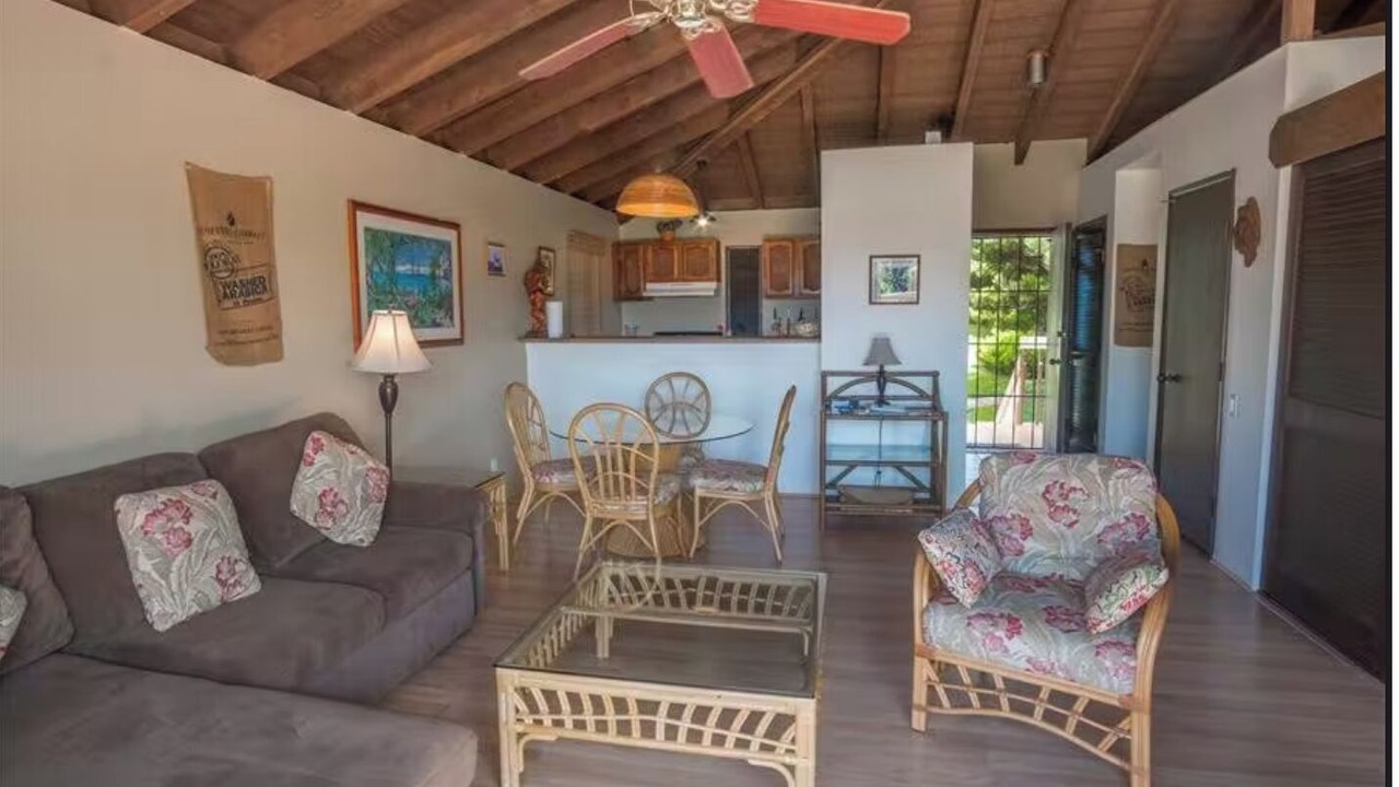 Photo of Livingroom in Maunaloa