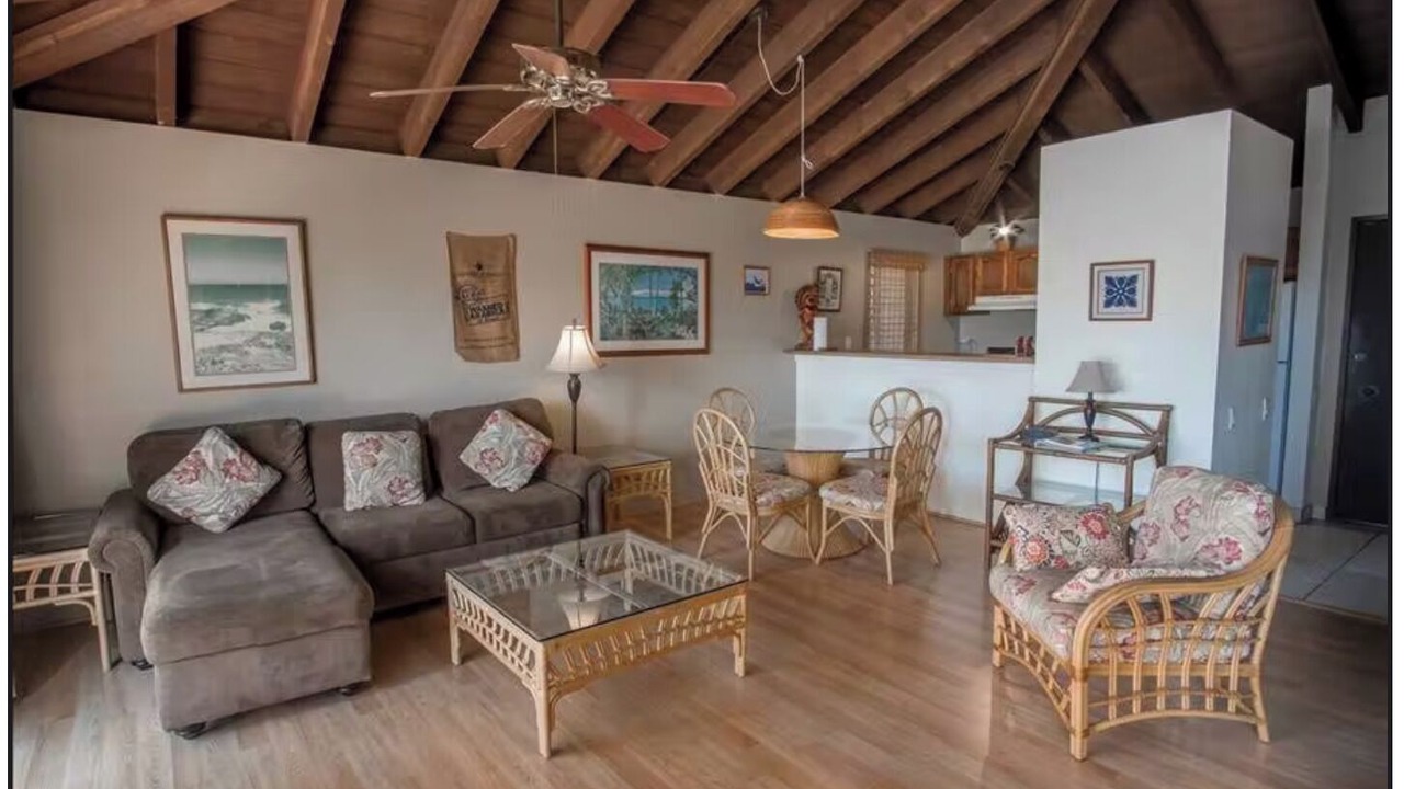 Photo of Livingroom in Maunaloa