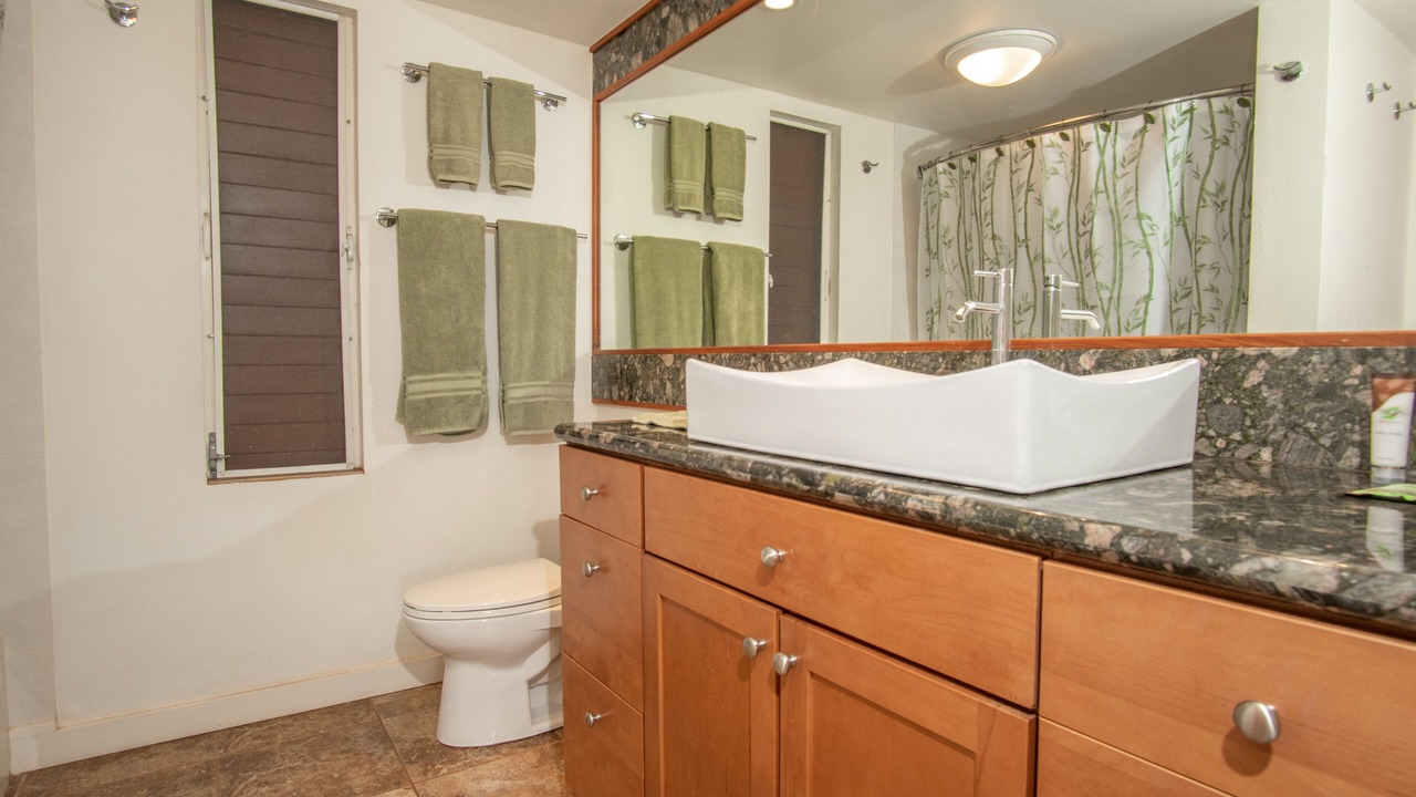 Photo of Bathroom in Maunaloa