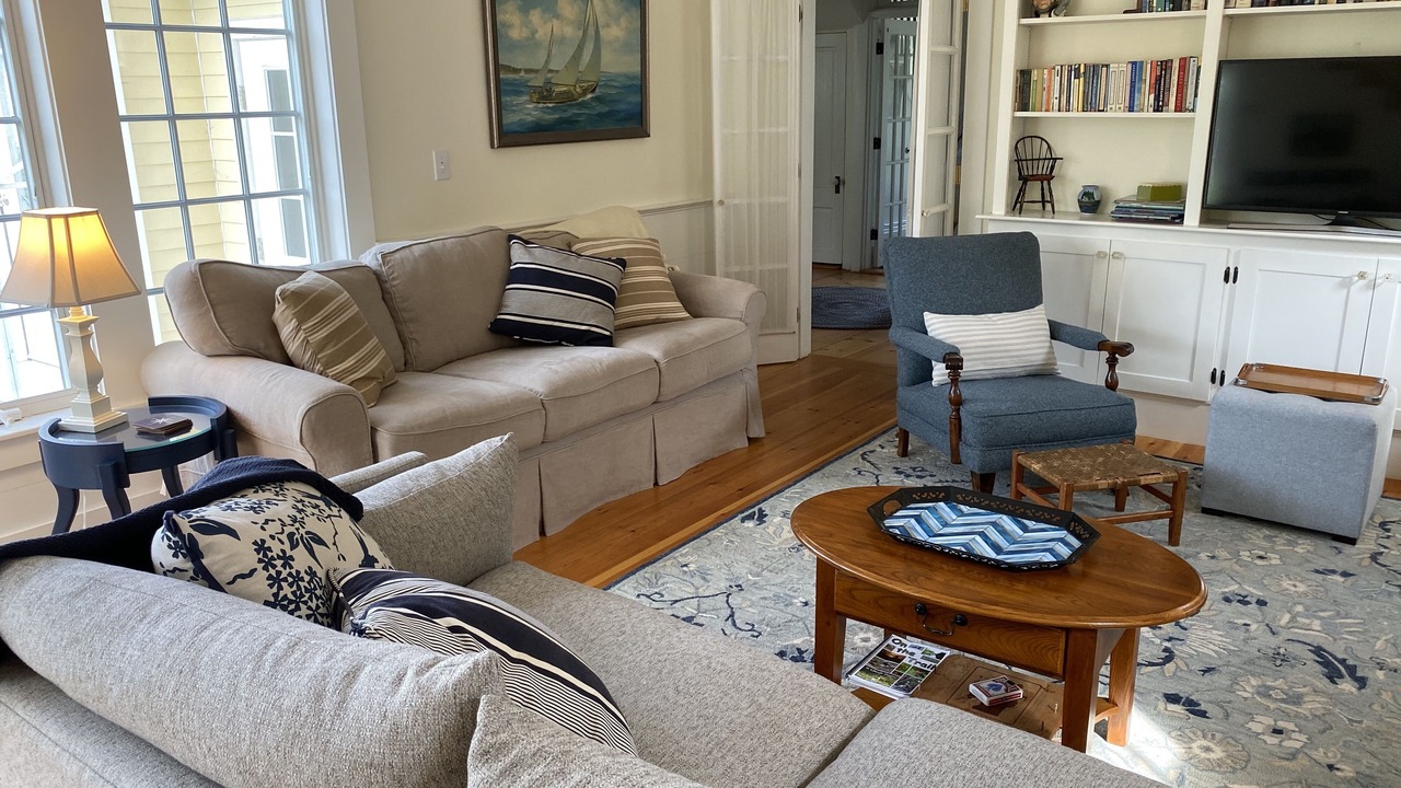 Photo of Livingroom in Round Pond