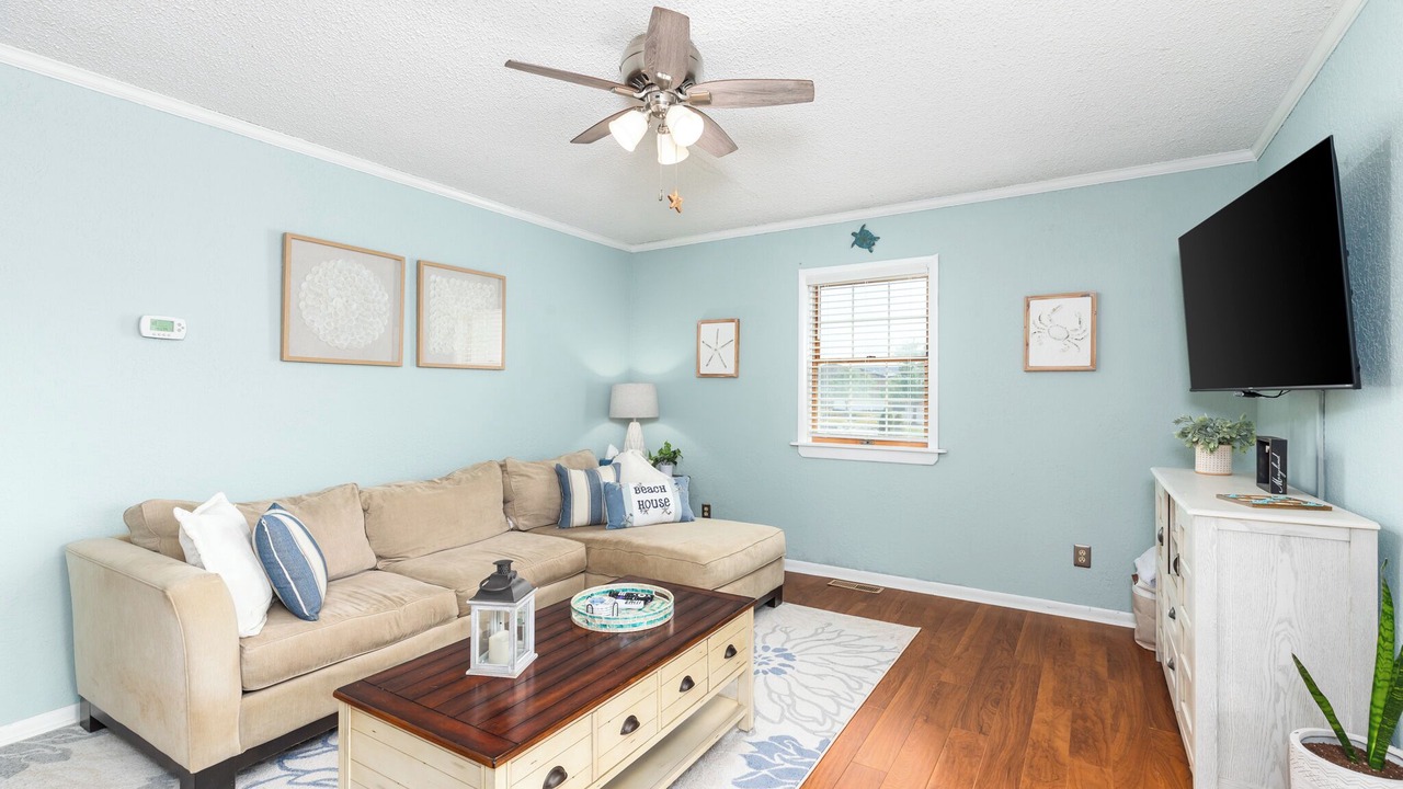 Photo of Livingroom in Caine Woods