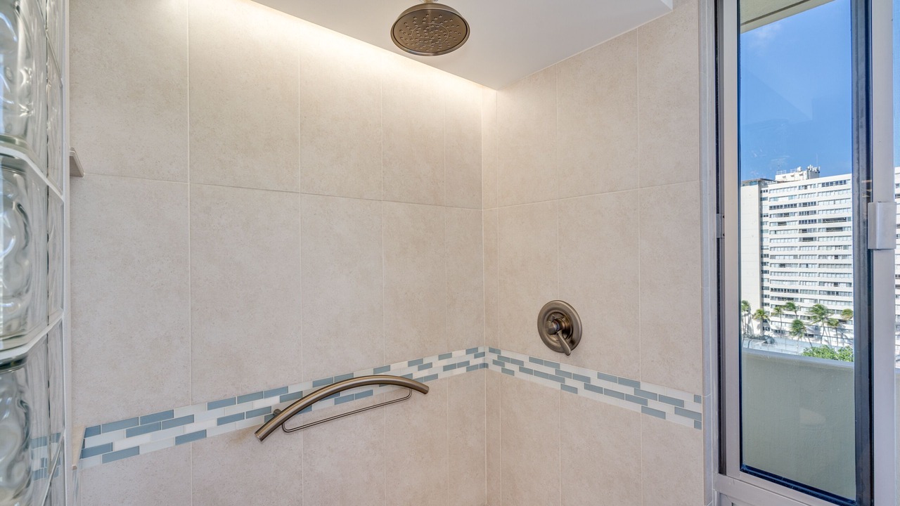 Photo of Bathroom in Diamond Head - Kapahulu - St. Louis
