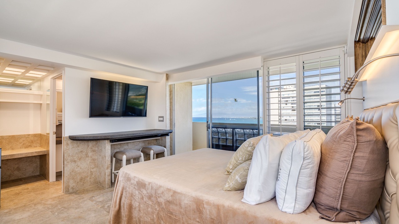 Photo of Bedroom in Diamond Head - Kapahulu - St. Louis