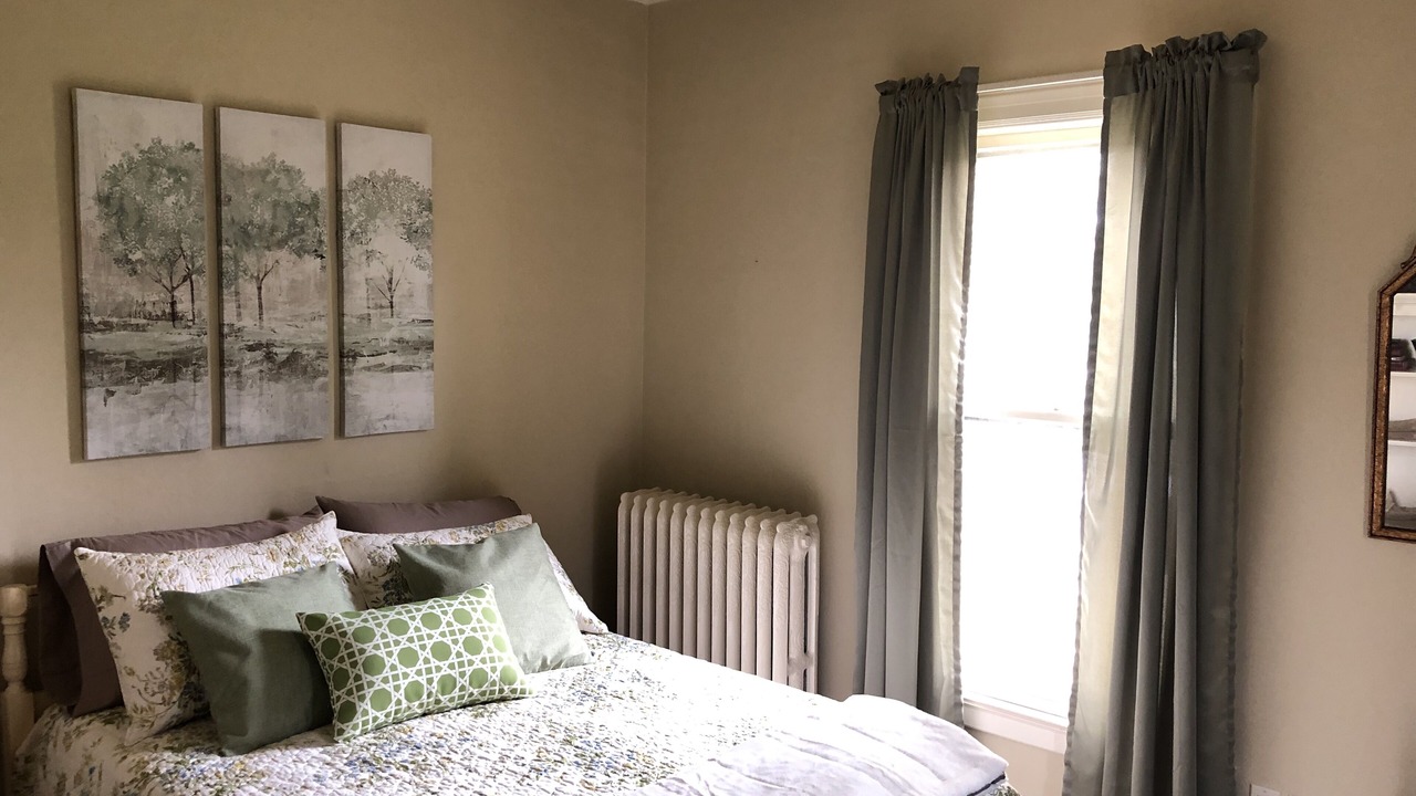Photo of Bedroom in Jamestown