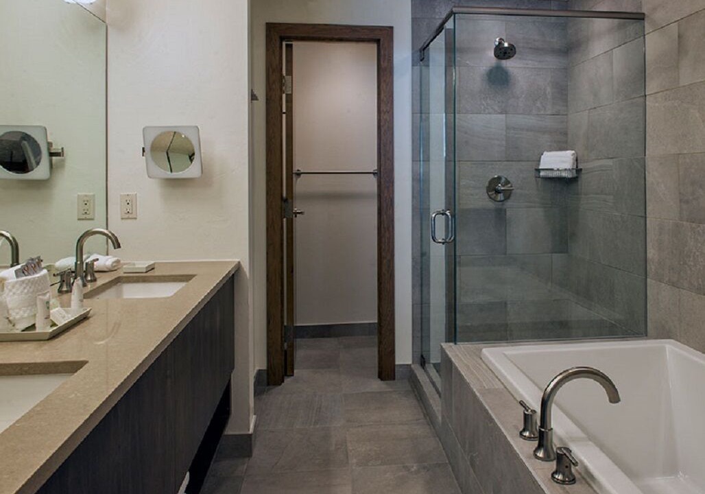 Photo of Bathroom in Peak 8