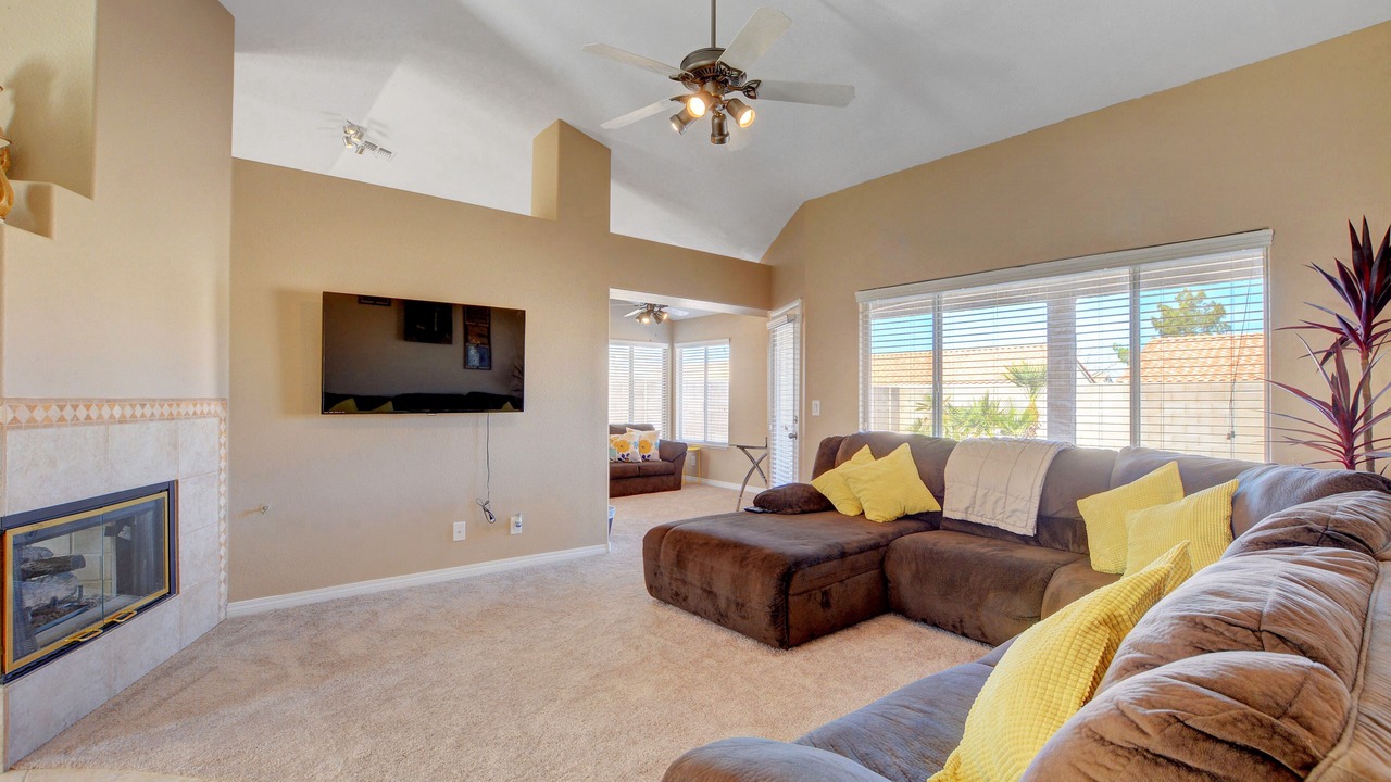 Photo of Livingroom in Green Valley North