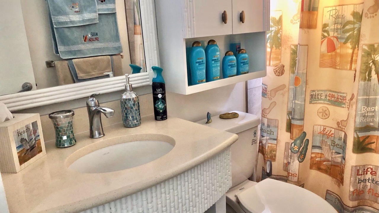 Photo of Bathroom in Diamond Head - Kapahulu - St. Louis