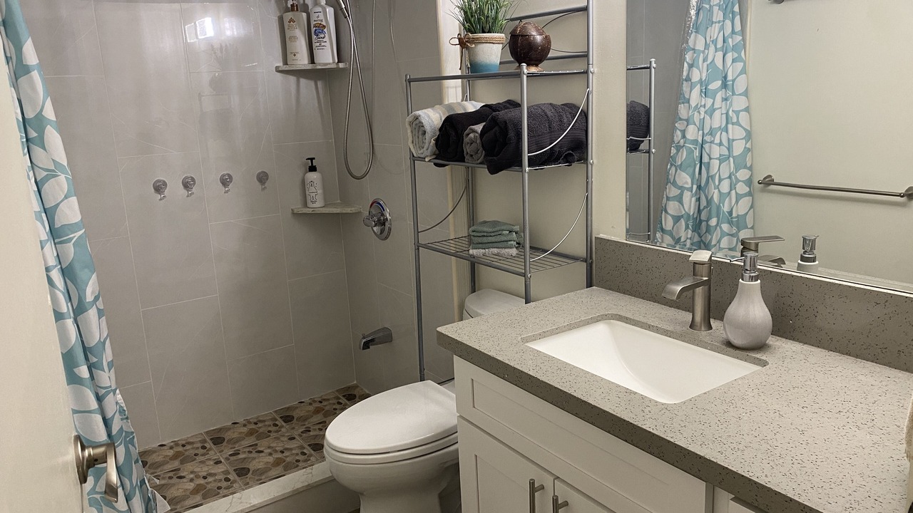 Photo of Bathroom in Downtown Honolulu