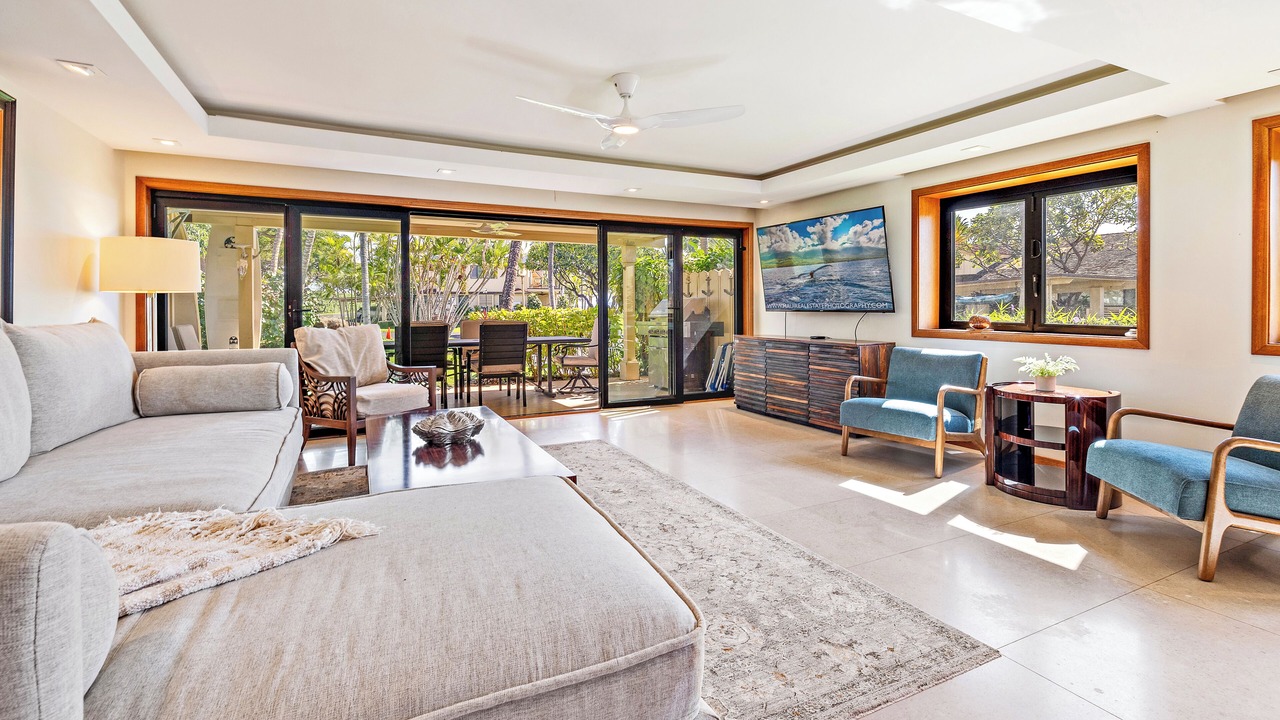 Photo of Livingroom in Downtown Lahaina