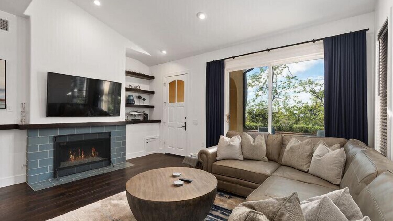 Photo of Livingroom in Newport Coast