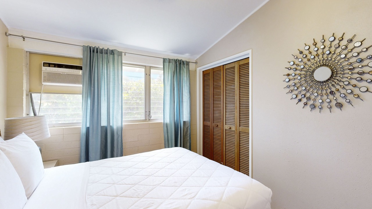 Photo of Bedroom in Portlock
