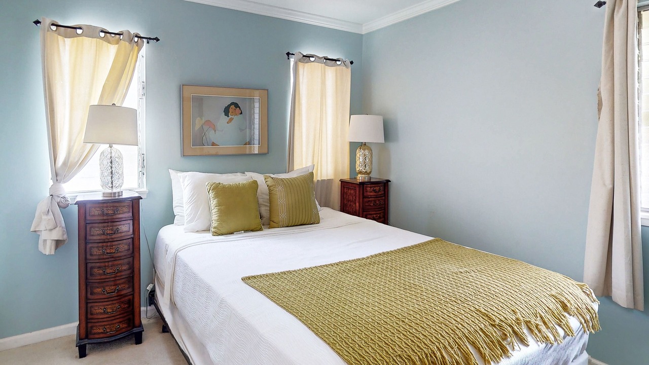 Photo of Bedroom in Portlock