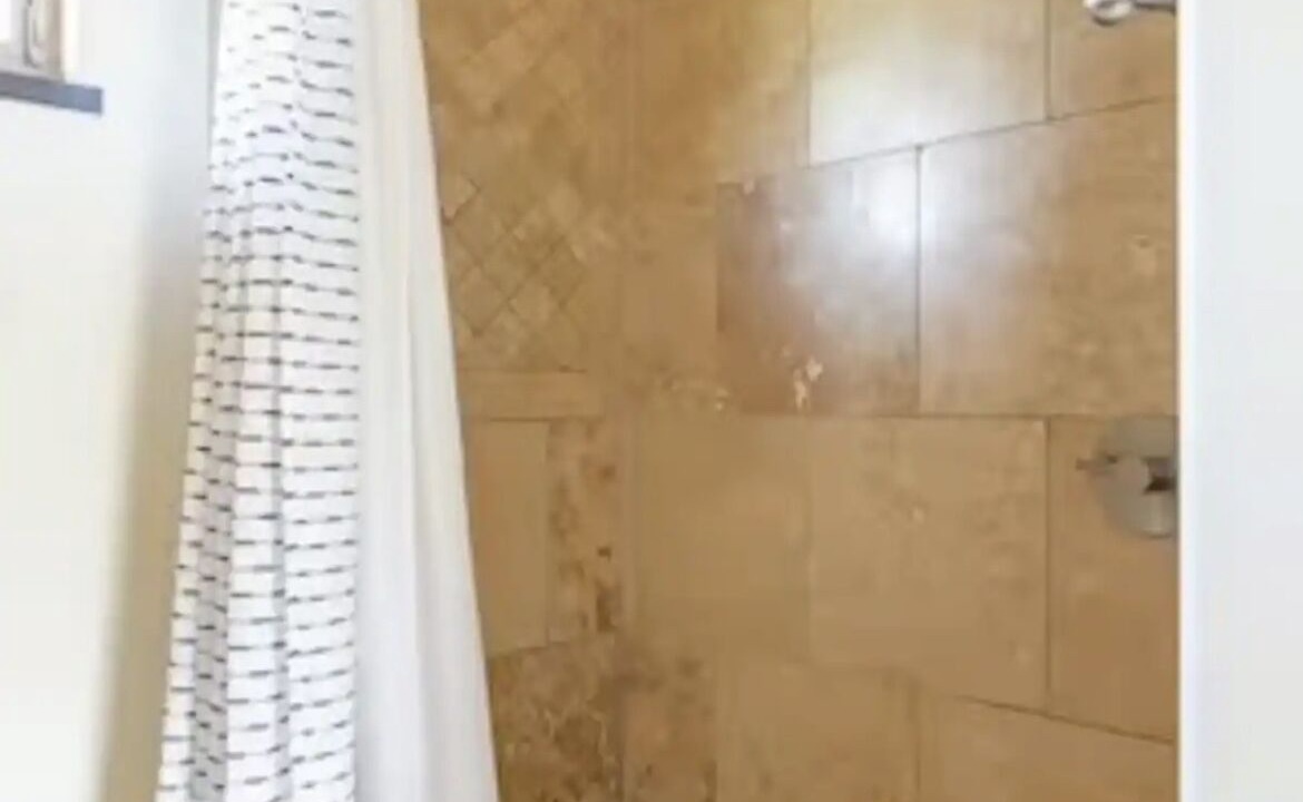 Photo of Bathroom in Hilo