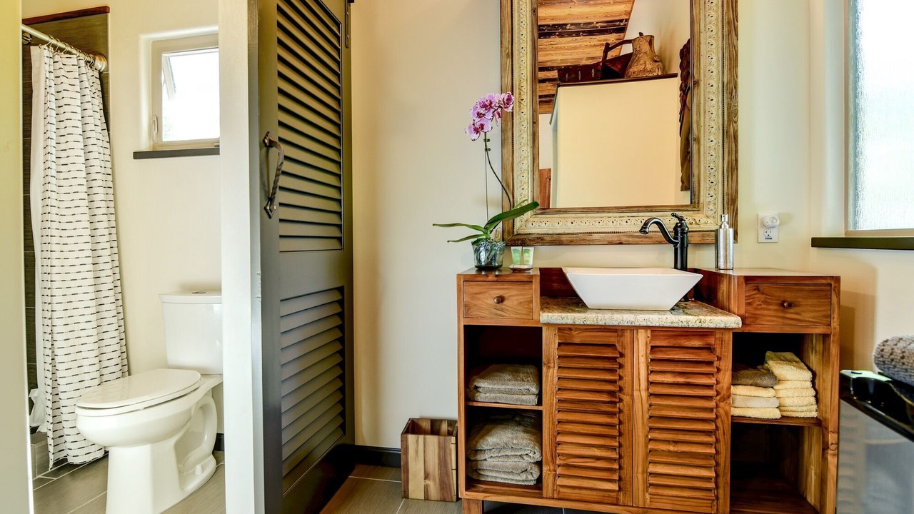 Photo of Bathroom in Hilo