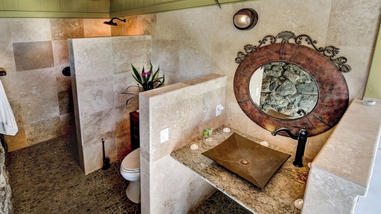 Photo of Bathroom in Hilo