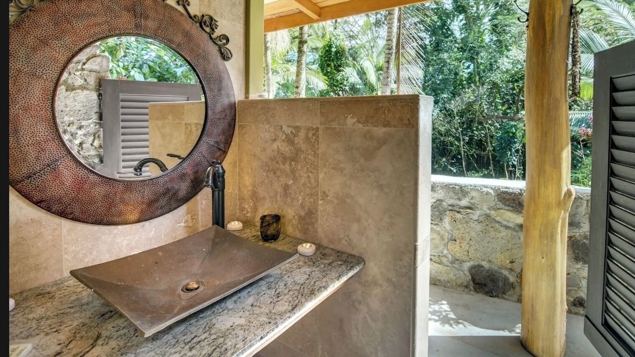 Photo of Bathroom in Hilo