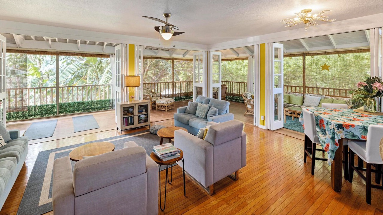 Photo of Livingroom in Maunaloa