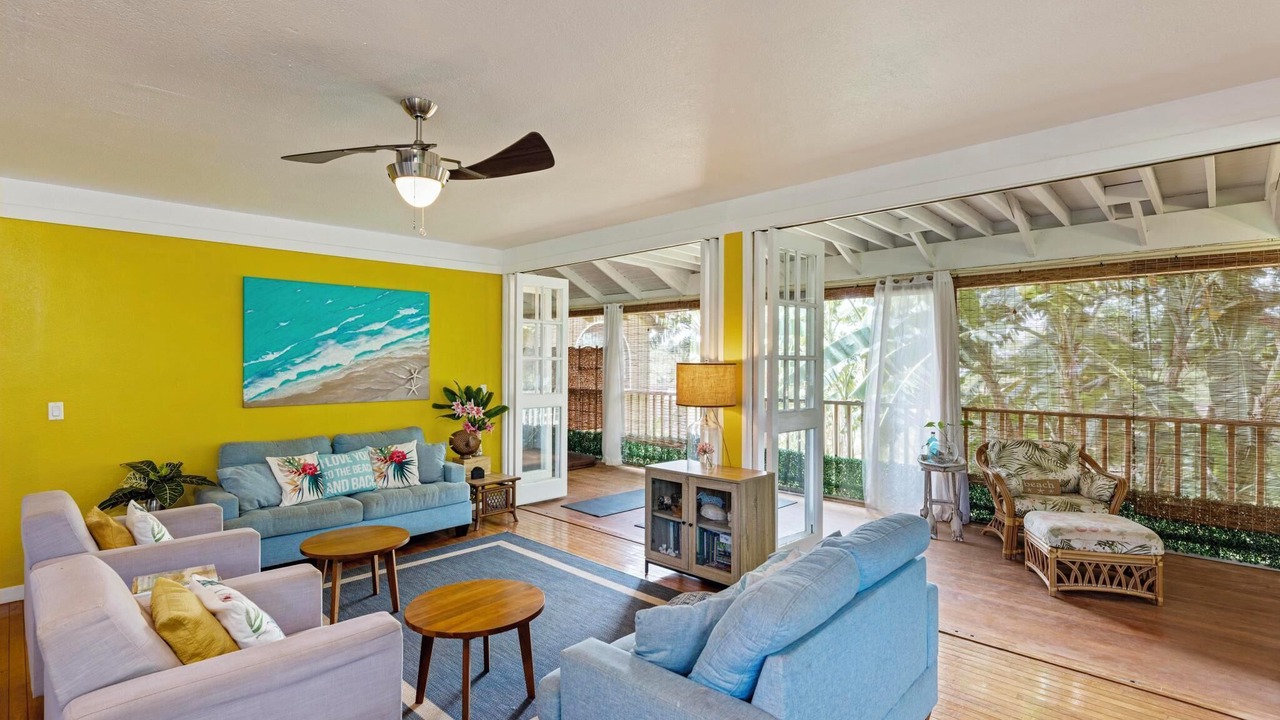 Photo of Livingroom in Maunaloa