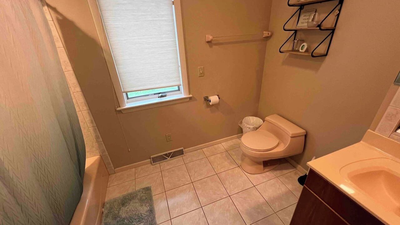 Photo of Bathroom in West Lawn