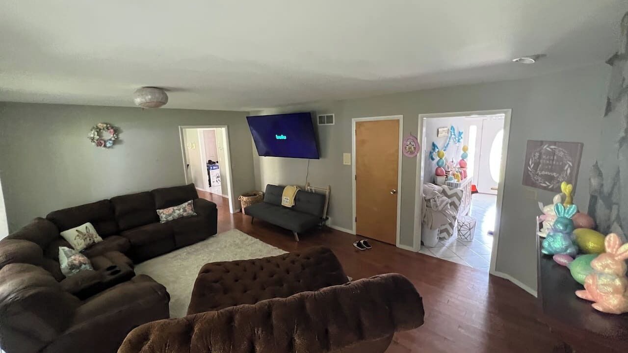 Photo of Livingroom in West Lawn
