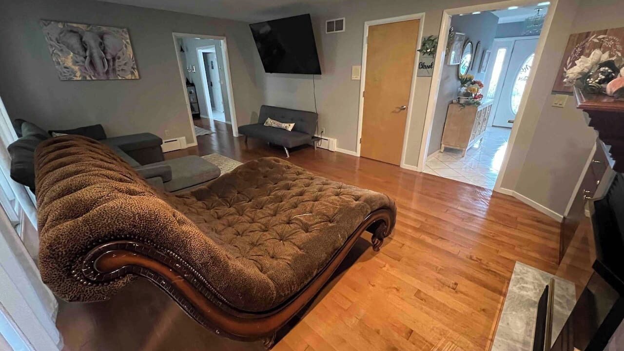 Photo of Livingroom in West Lawn