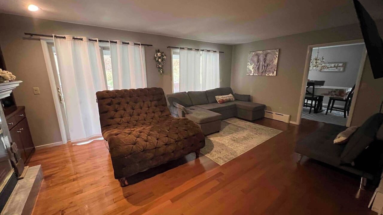 Photo of Livingroom in West Lawn
