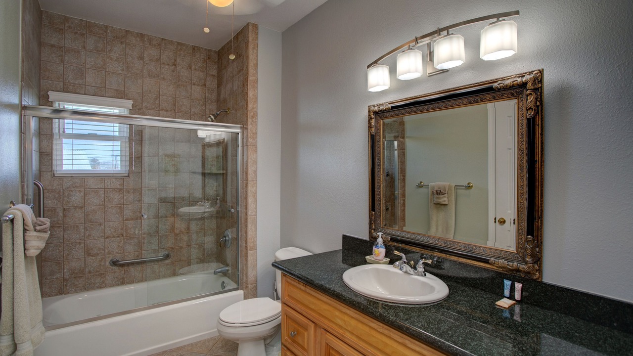 Photo of Bathroom in Hakalau