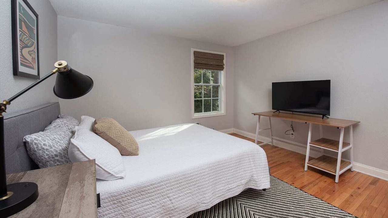 Photo of Bedroom in East End - Valley Street