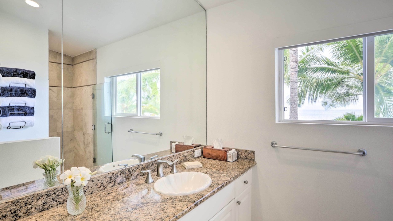 Photo of Bathroom in Makaha