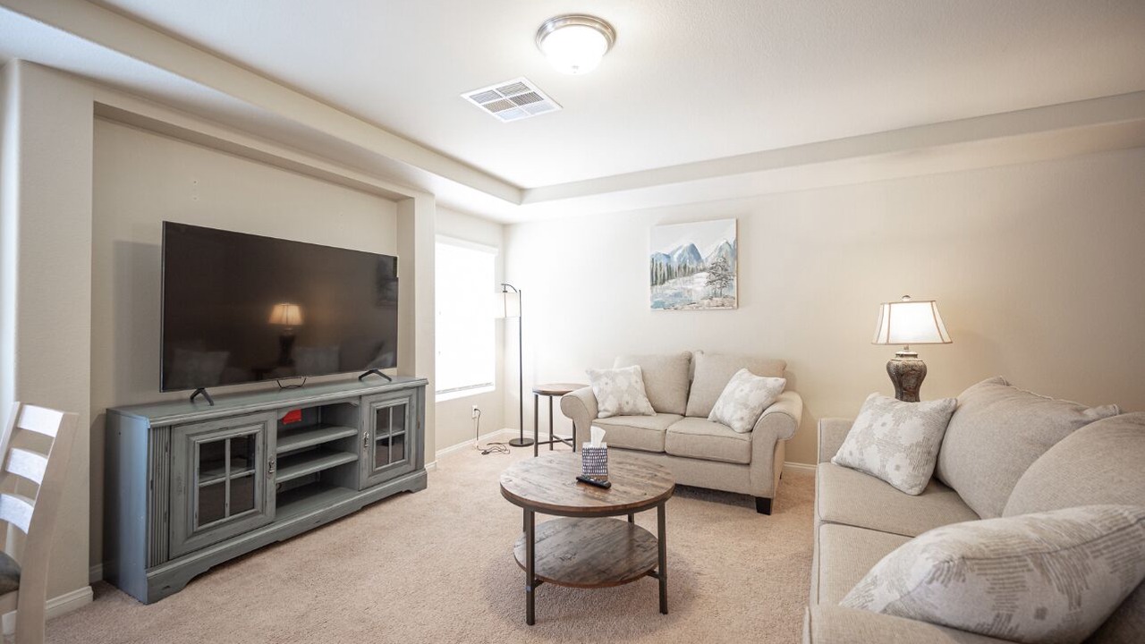 Photo of Livingroom in Enterprise