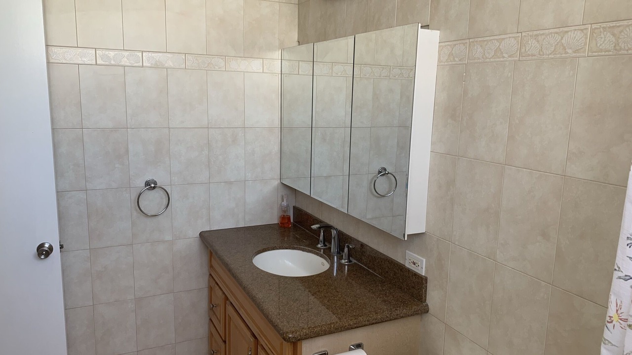 Photo of Bathroom in Diamond Head - Kapahulu - St. Louis
