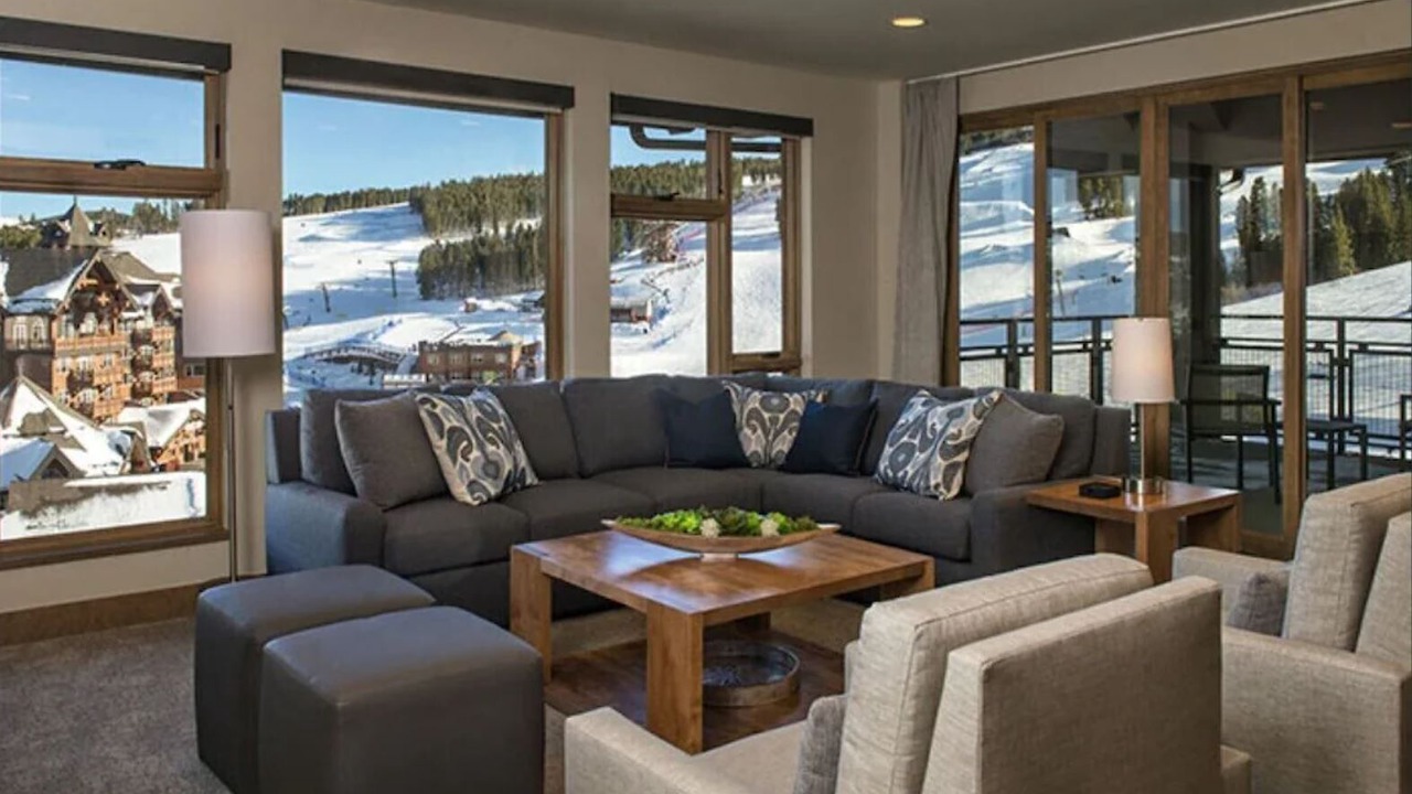 Photo of Livingroom in Peak 8